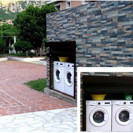 Apartamento Carine Garden Risan Exterior foto