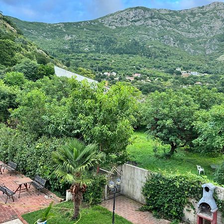 Apartamento Carine Garden Risan Exterior foto