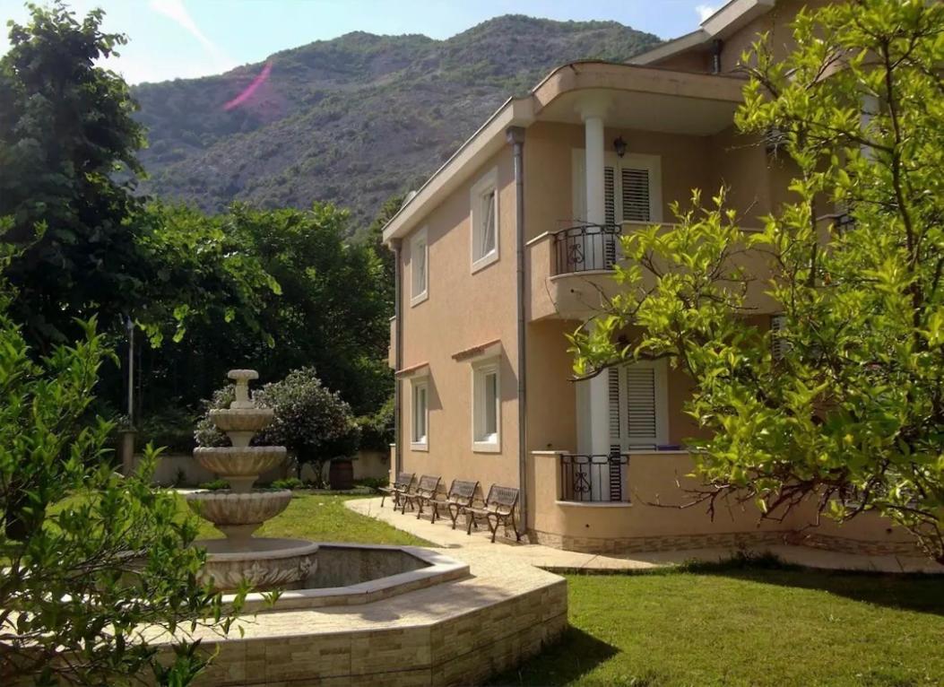 Apartamento Carine Garden Risan Exterior foto