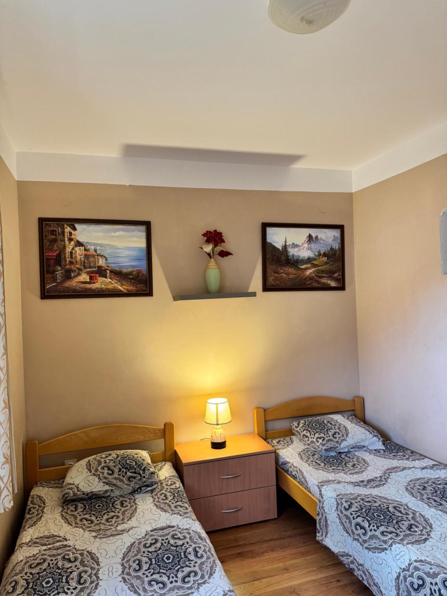 Apartamento Carine Garden Risan Habitación foto