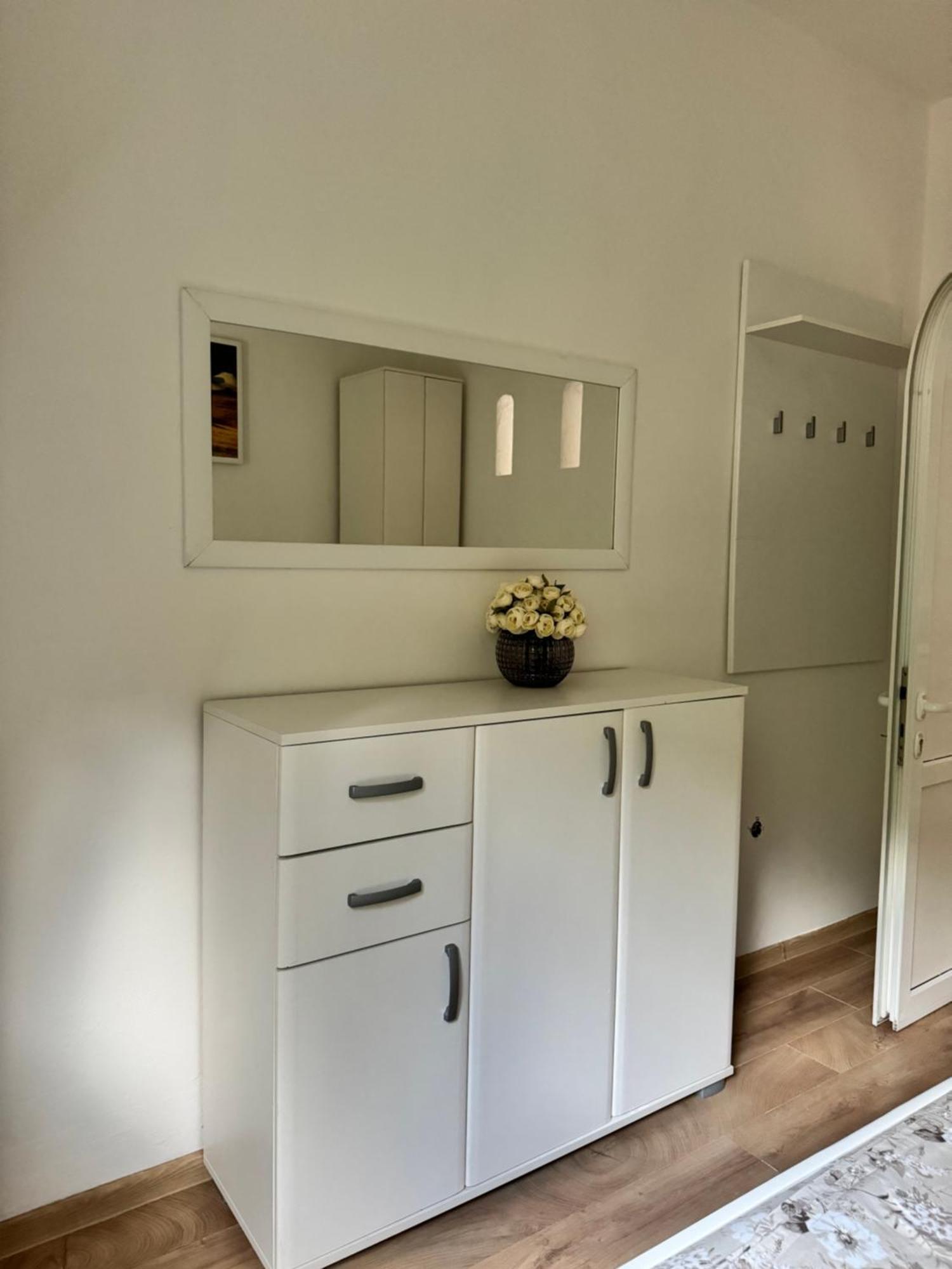 Apartamento Carine Garden Risan Habitación foto