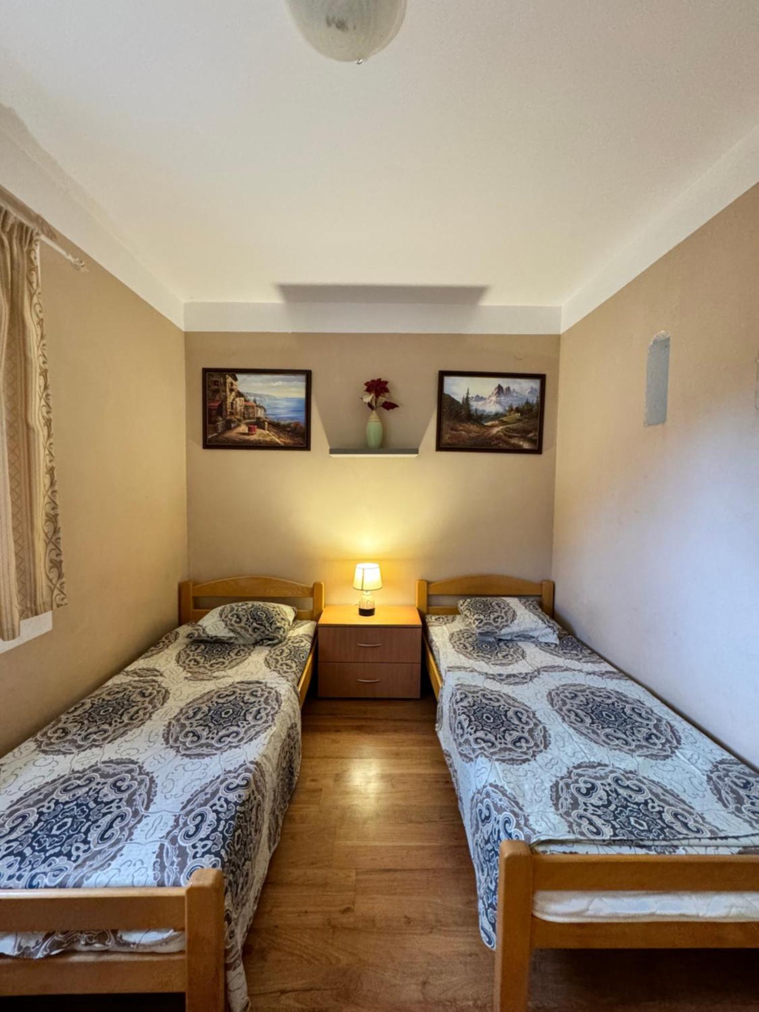 Apartamento Carine Garden Risan Habitación foto