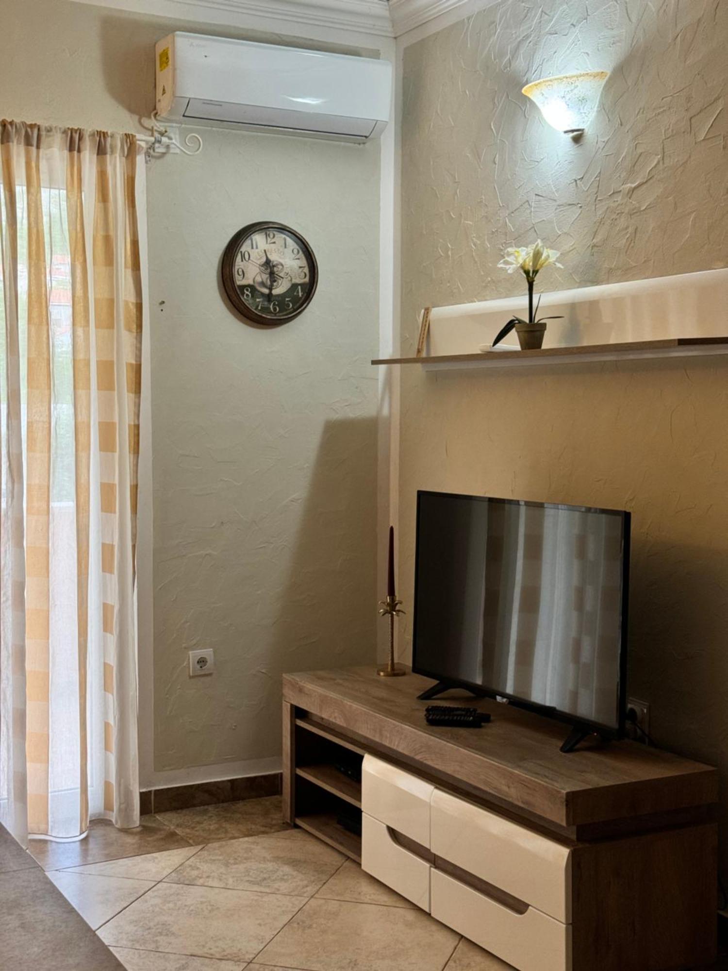 Apartamento Carine Garden Risan Habitación foto