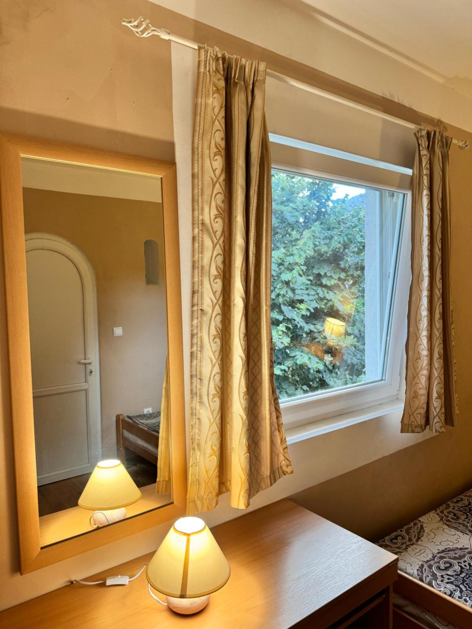 Apartamento Carine Garden Risan Exterior foto