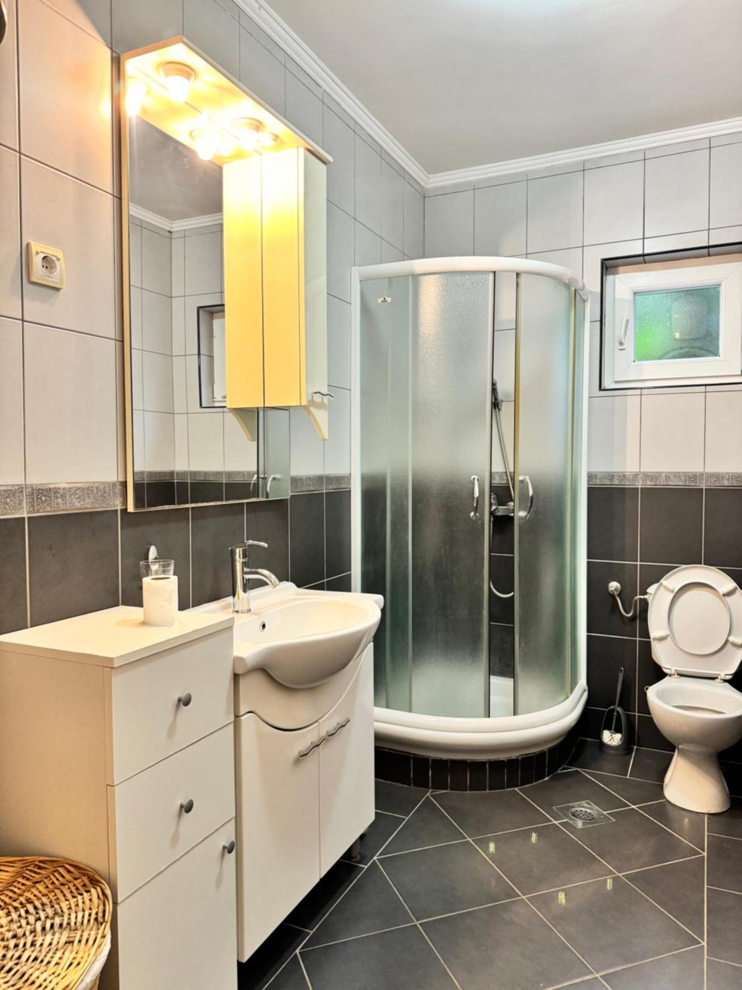Apartamento Carine Garden Risan Habitación foto