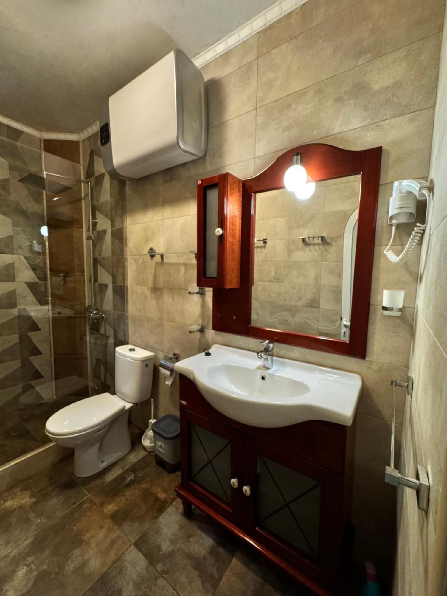 Apartamento Carine Garden Risan Exterior foto