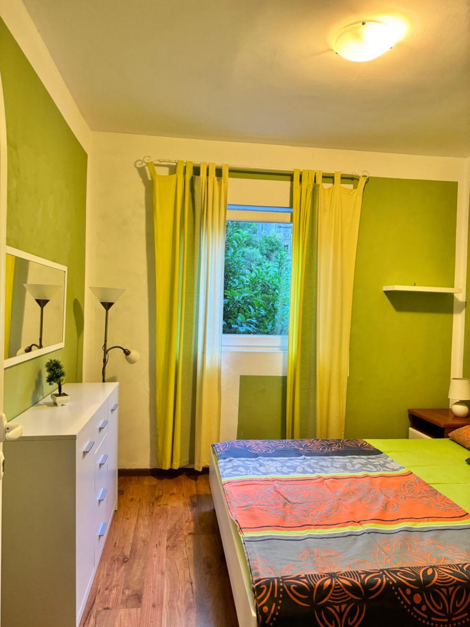 Apartamento Carine Garden Risan Habitación foto
