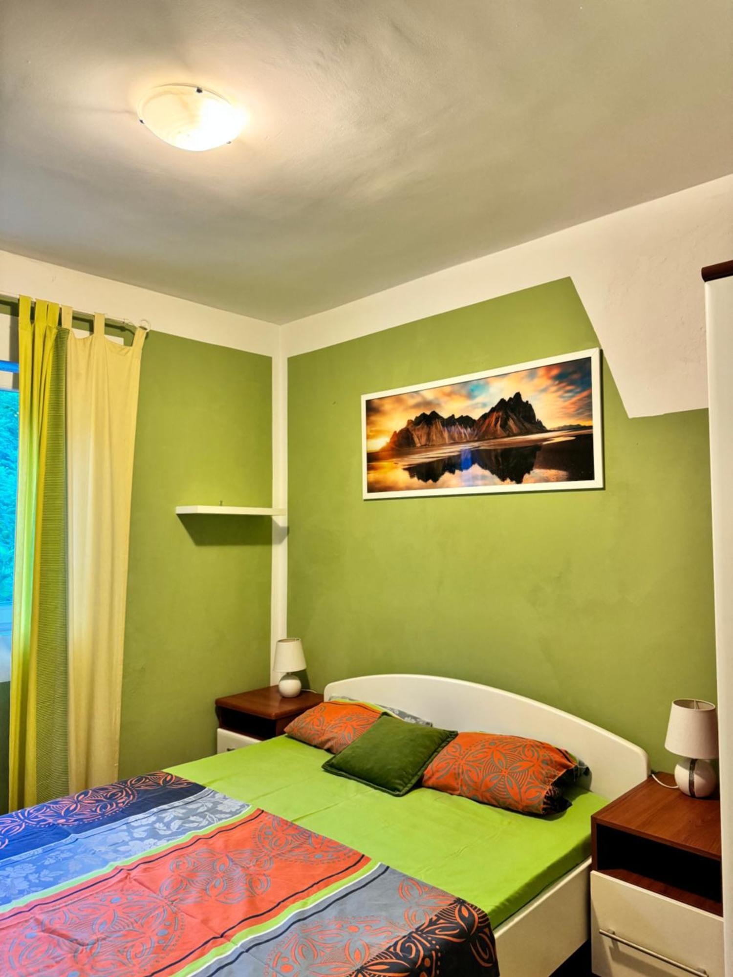 Apartamento Carine Garden Risan Habitación foto