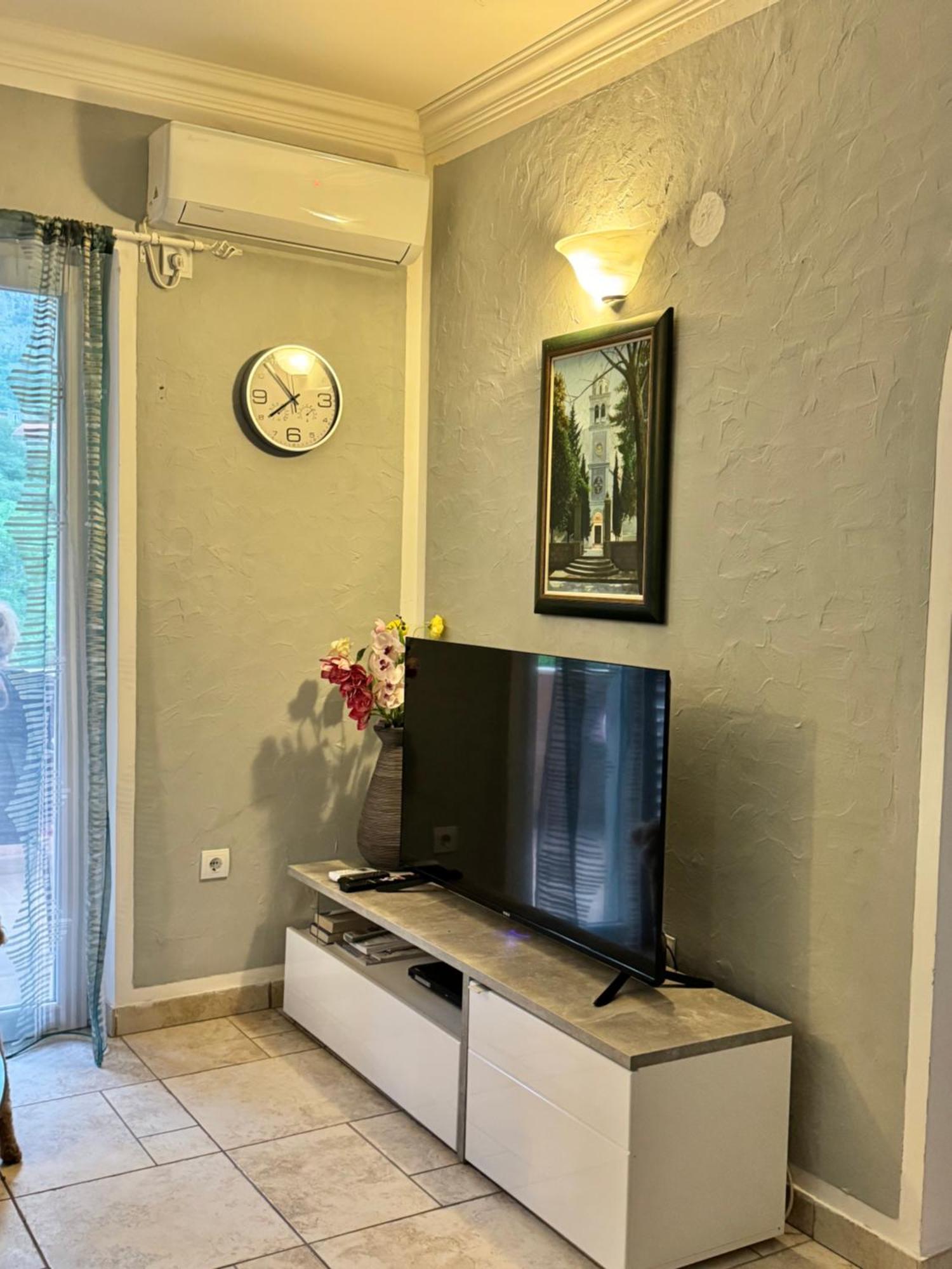 Apartamento Carine Garden Risan Exterior foto
