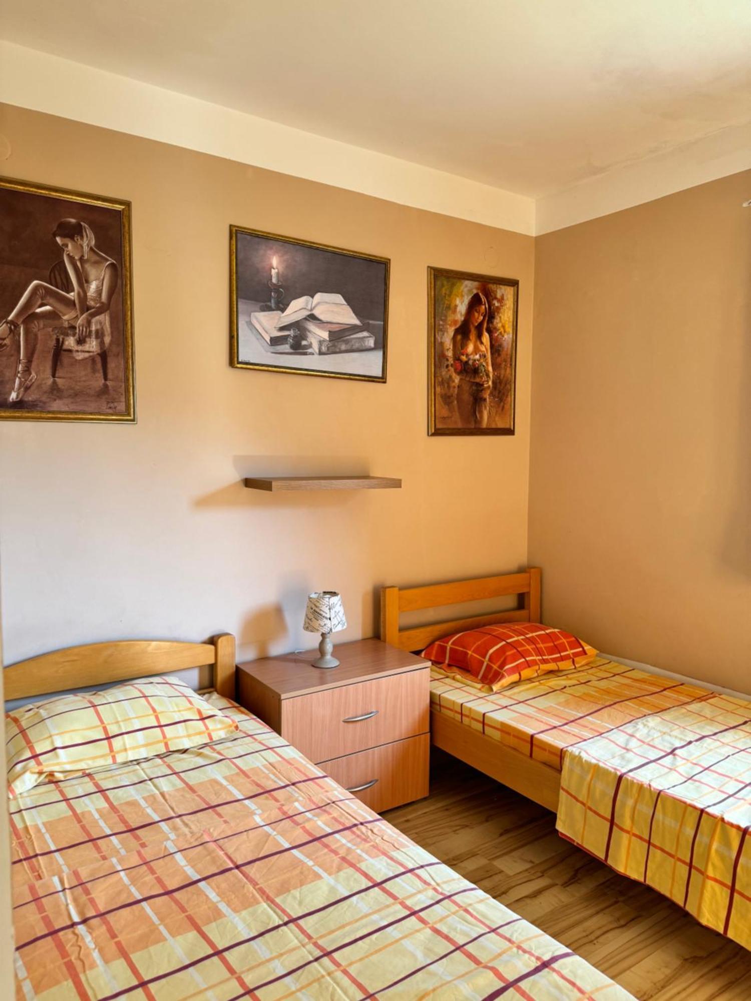 Apartamento Carine Garden Risan Exterior foto